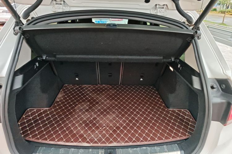 宝马X1 2021款 sDrive25Li 领先型机舱底盘23