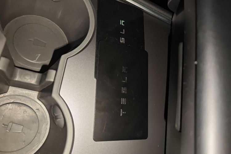 特斯拉 Model Y 2022款 改款 长续航全轮驱动版中控内饰11