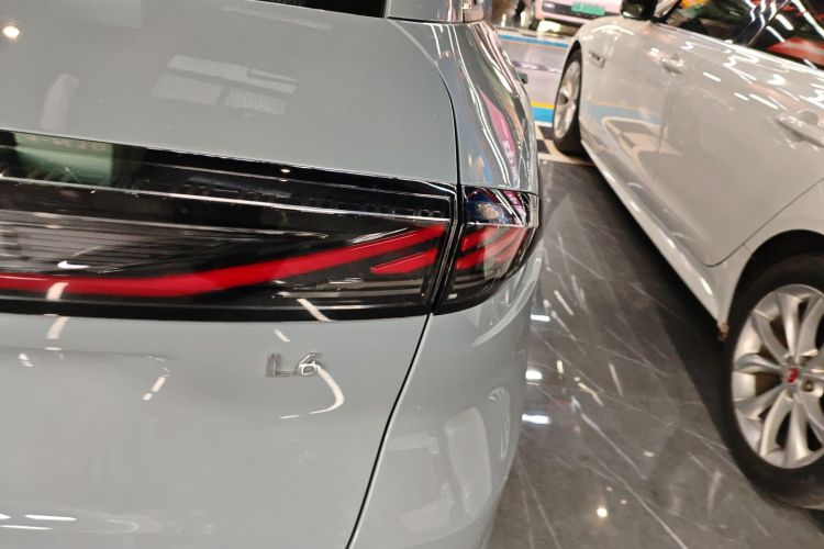 吉利银河 银河L6 2024款 125km PLUS 龙腾版车身外观6006