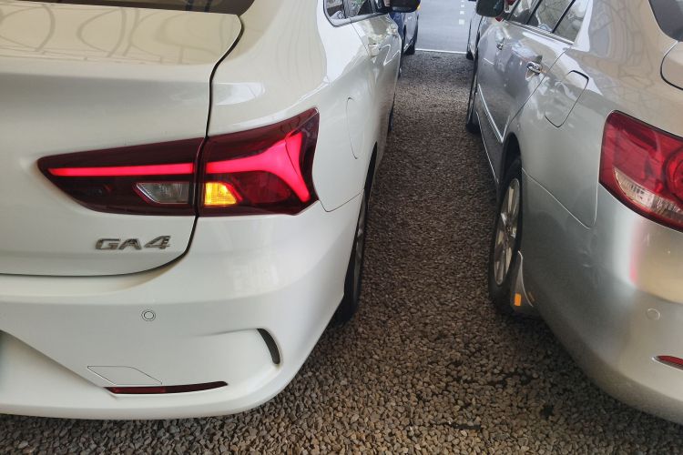 广汽传祺 传祺GA4 2018款 150N 自动豪华版车身外观9