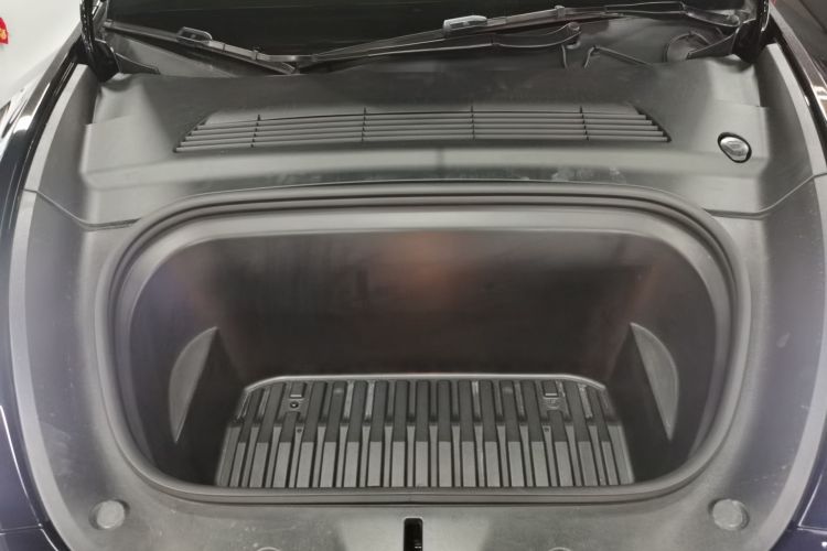 特斯拉 Model Y 2021款 长续航全轮驱动版机舱底盘24
