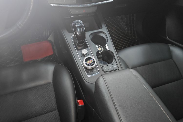 凯迪拉克XT4 2021款 28T 两驱技术型中控内饰18