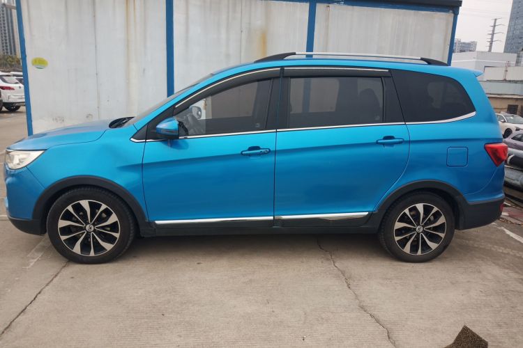 凯翼V3 2016款 1.5L 自动智联III车身外观4