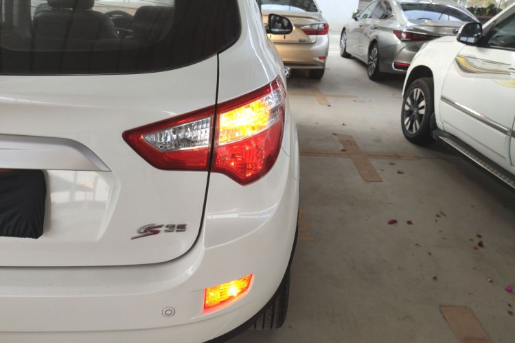 长安CS35 2015款 1.6L 自动豪华型 国V车身外观9