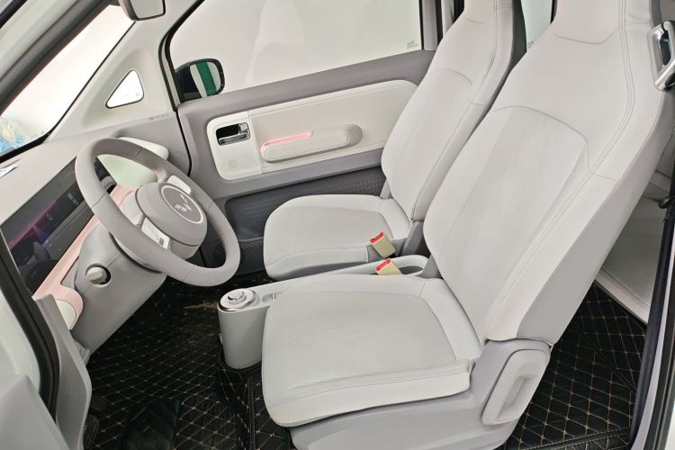 五菱汽车 五菱Air ev晴空 2023款 四座-进阶版中控内饰19