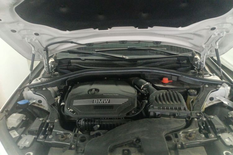 宝马1系 2023款 120i M运动版机舱底盘24