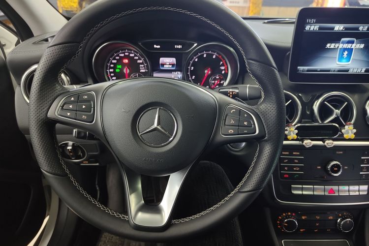 奔驰GLA 2018款 GLA 200 时尚型局部细节13