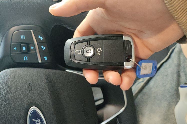 福特 福克斯 2021款 猎装版 EcoBoost 180 自动猎潮型中控内饰7001