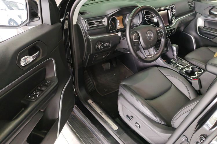 Jeep 大指挥官 2020款 2.0T 两驱精英版中控内饰20