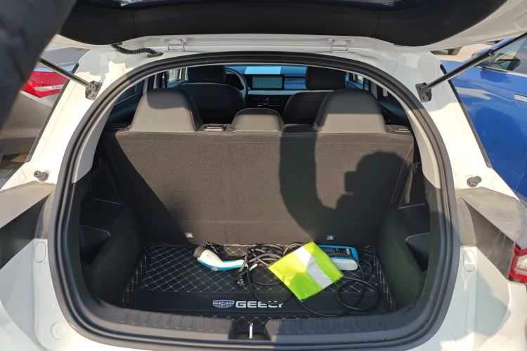 吉利几何E萤火虫 2024款 401km 萤光机舱底盘23