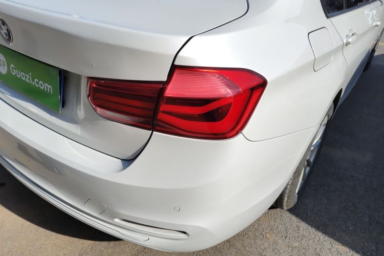 宝马3系 2016款 316i 时尚型车身外观9