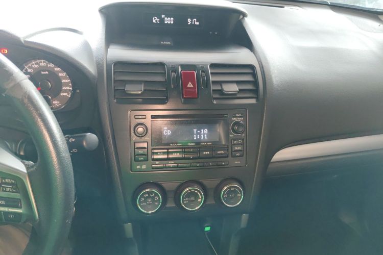 斯巴鲁 森林人 2013款 2.5i 自动精英版中控内饰16