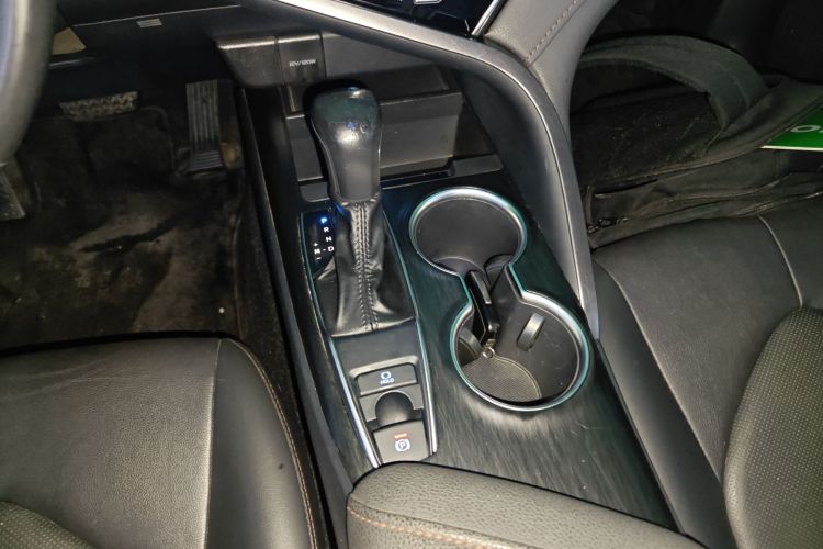 丰田 凯美瑞 2022款 2.0GVP 领先版中控内饰18