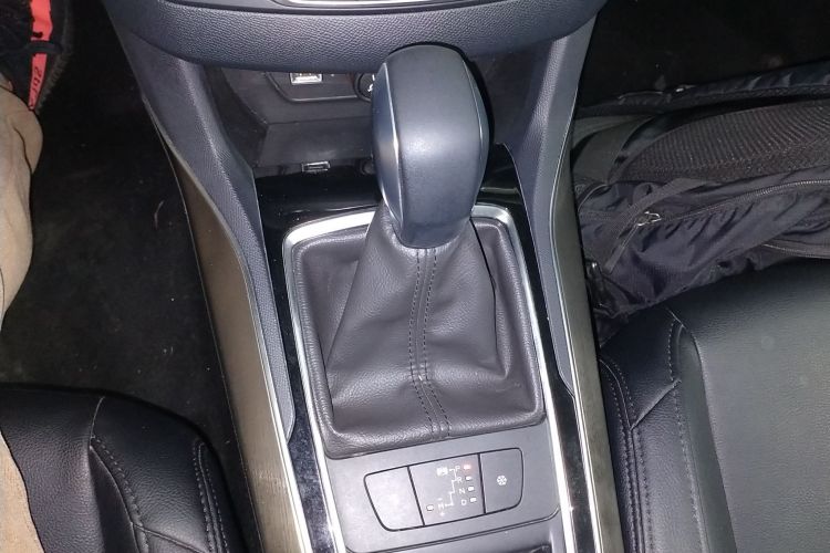 标致408 2018款 350THP 自动豪华版中控内饰18