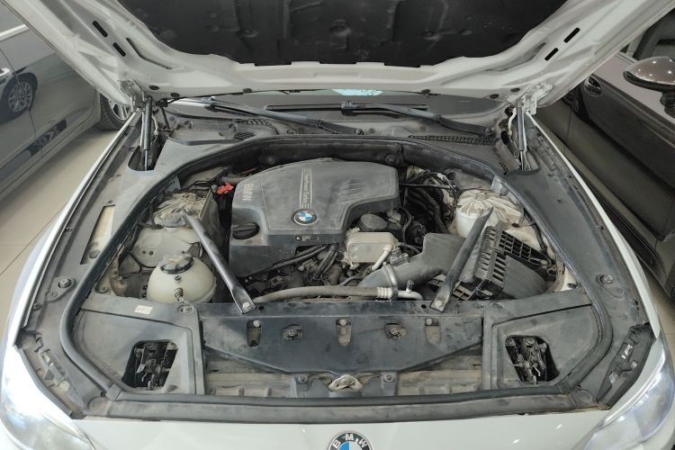 宝马5系 2017款 520Li 典雅型机舱底盘24