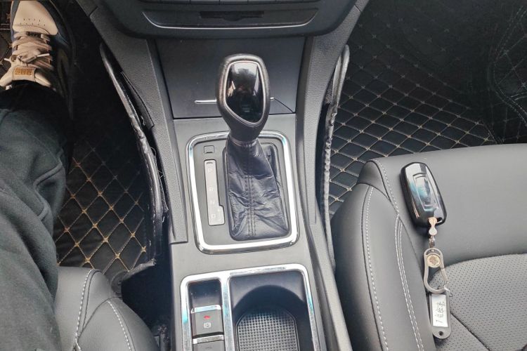 吉利汽车 帝豪 2017款 三厢百万款 1.5L CVT向上版中控内饰18