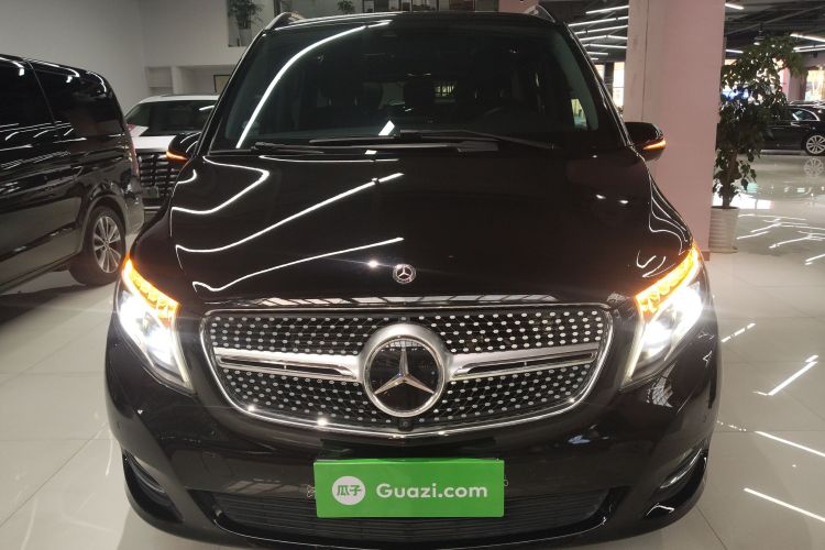 奔驰V级 2018款 V 260 尊贵版 国VI车身外观2