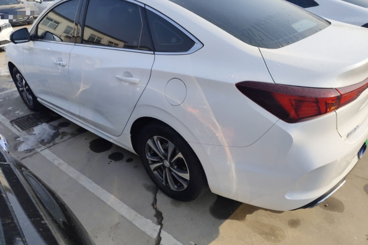 长安 逸动 2024款 PLUS 蓝鲸NE 1.4T GDI DCT高能版车身外观4