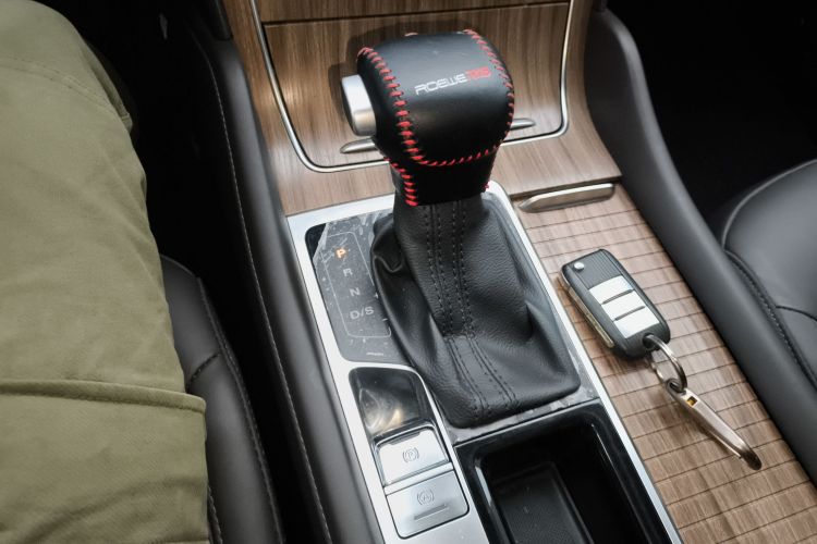 荣威RX8 2019款 30T 智联网两驱超群旗舰版中控内饰18