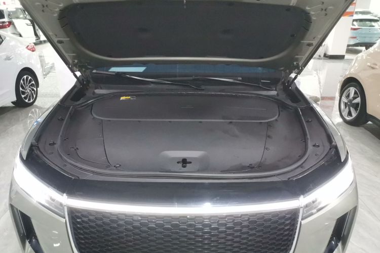 理想汽车 理想ONE 2020款 增程6座版机舱底盘24