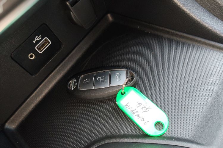 日产 轩逸 2020款 1.6L XE CVT舒享版中控内饰7001