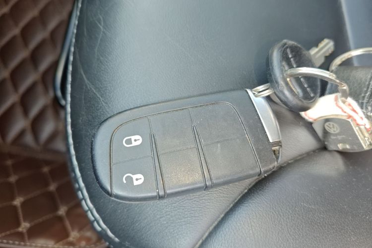 道奇 酷威 2013款 2.4L 两驱尊尚版中控内饰11