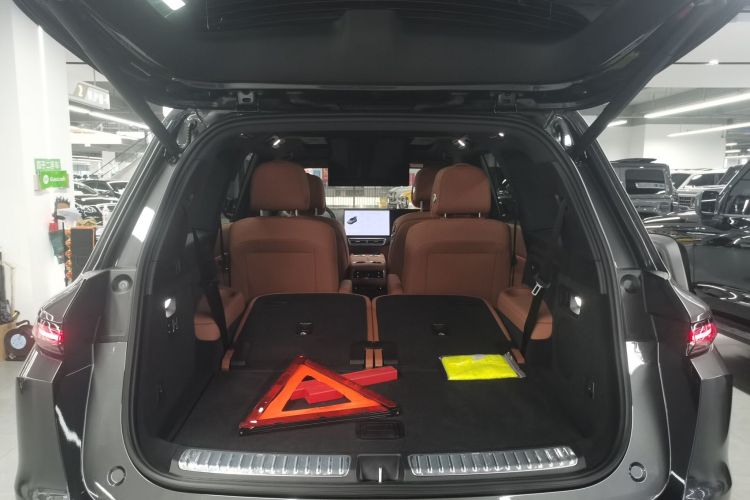 理想汽车 理想L9 2025款 Pro 智能焕新版机舱底盘23