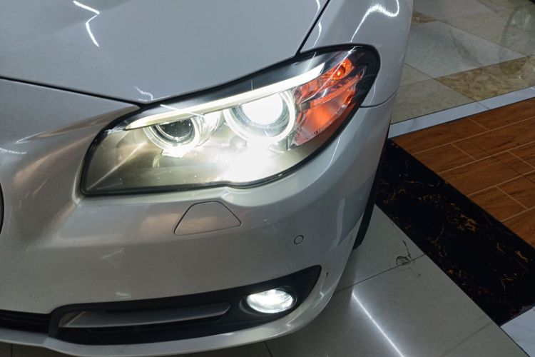 宝马5系(进口) 2015款 520i 典雅型局部细节36