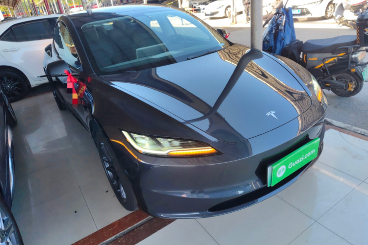 特斯拉 Model 3 2025款 后轮驱动版车身外观3