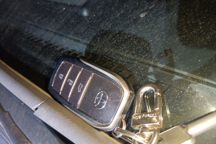 丰田 普拉多 2016款 2.7L 自动豪华版中控内饰11