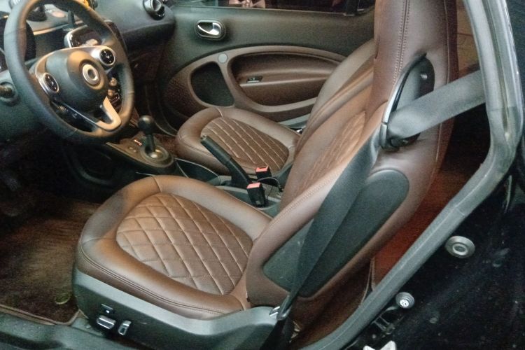 smart fortwo 2019款 0.9T 66千瓦硬顶风擎版 国VI局部细节19