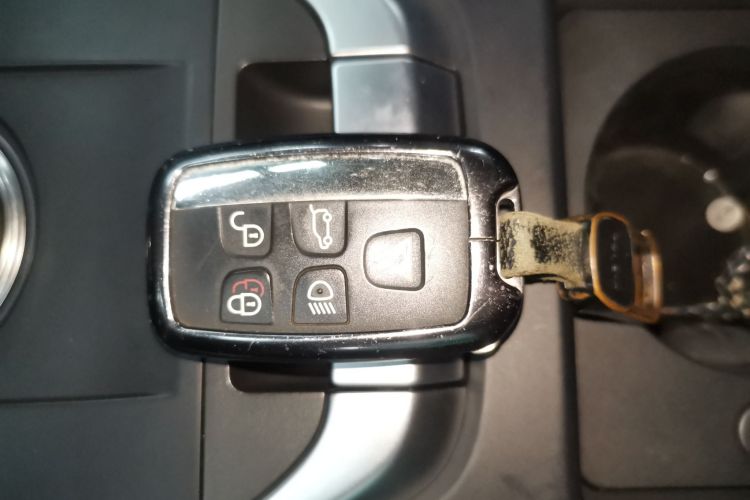 路虎 发现神行 2017款 2.0T HSE中控内饰7001