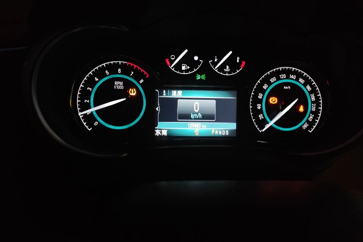 别克 君越 2014款 2.0T SIDI 精英技术型中控内饰14