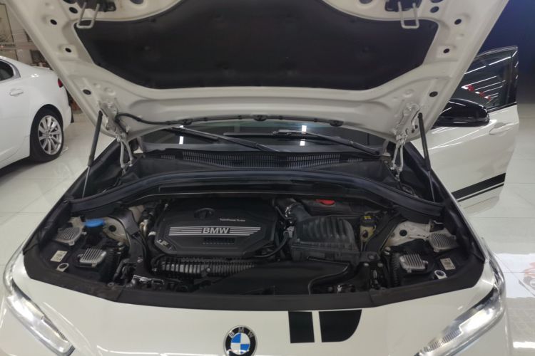 宝马X2 2021款 改款 sDrive25i 曜夜版机舱底盘24