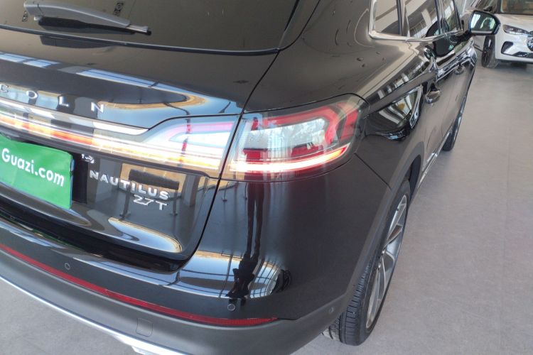 林肯 航海家 2021款 改款 2.7T 四驱尊耀版车身外观9