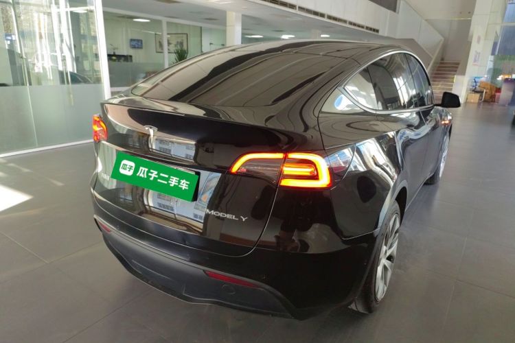 特斯拉 Model Y 2022款 改款 后轮驱动版车身外观7