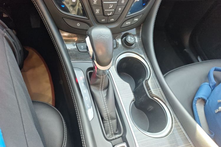 别克 昂科威 2020款 20T 两驱精英型中控内饰18