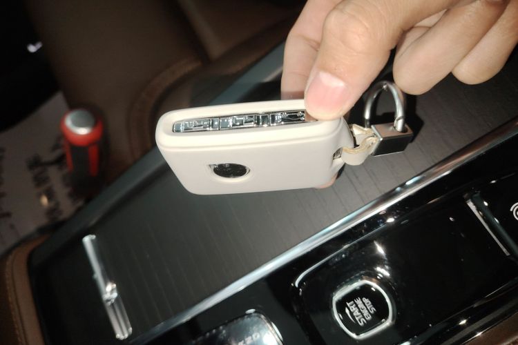 沃尔沃XC90新能源 2025款 T8 智尊豪华版 7座中控内饰7001