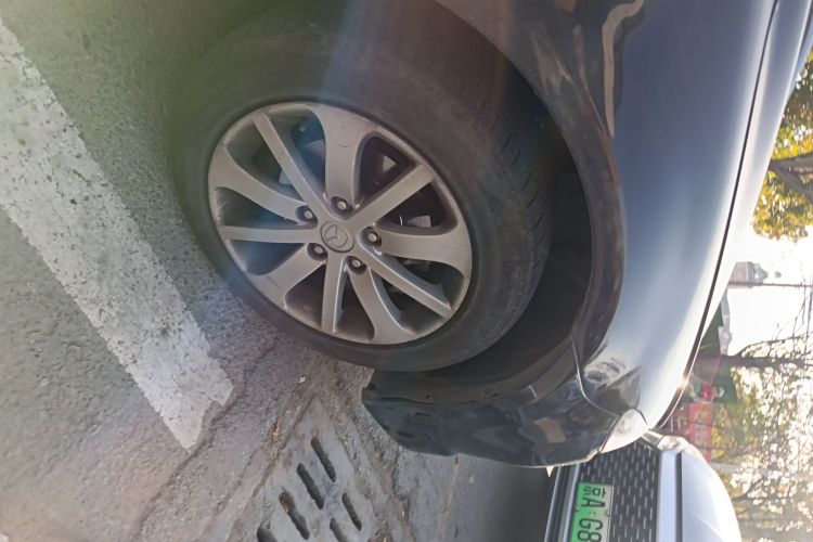 马自达6 2011款 2.0L 自动时尚型车身外观10