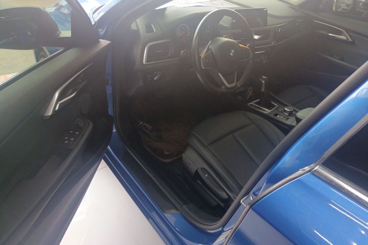 宝马1系 2019款 118i 时尚型中控内饰7001