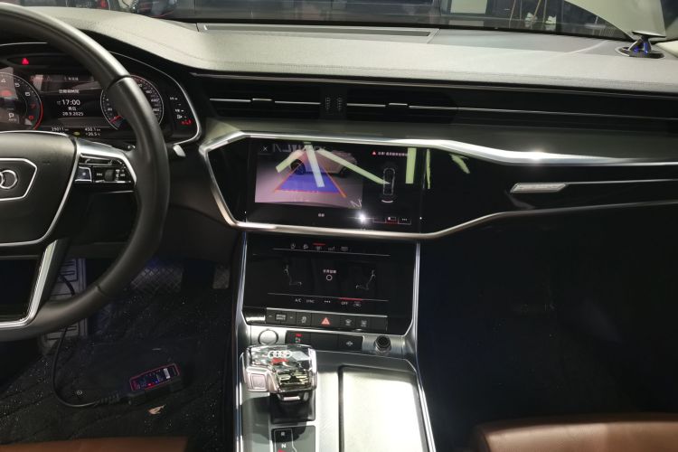 奥迪A6L 2019款 45 TFSI 臻选致雅型中控内饰16