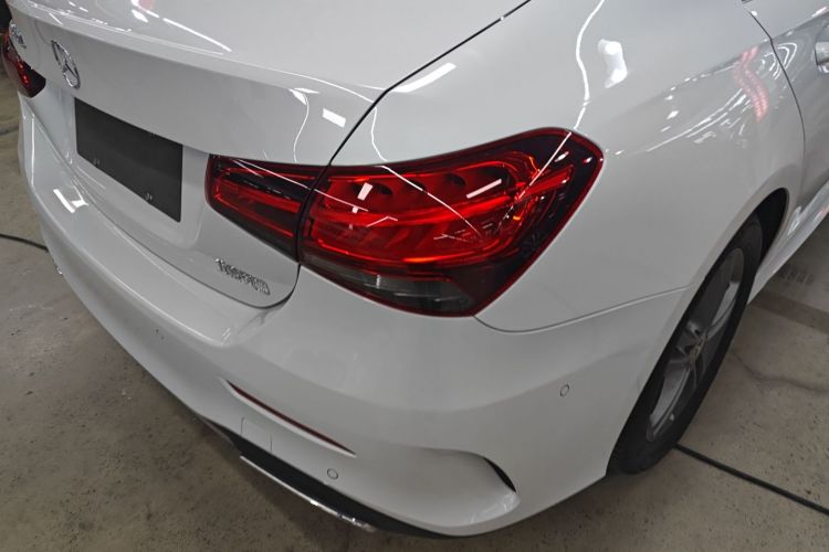 奔驰A级 2020款 改款二 A 180 L 运动轿车车身外观9