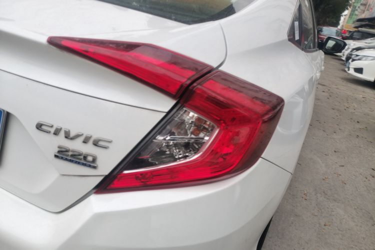 本田 思域 2016款 220TURBO CVT豪华版车身外观9