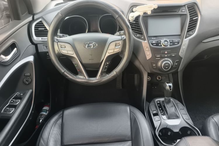 现代 胜达 2013款 2.4L 自动四驱智能型中控内饰13