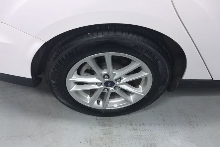 福特 福克斯 2018款 三厢经典 EcoBoost 180 自动精英型车身外观6008