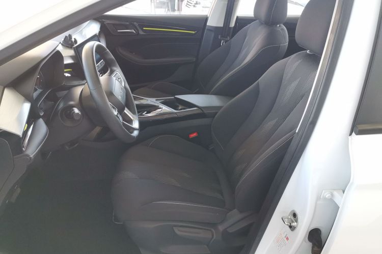 荣威i5 2021款 1.5L CVT铂金版中控内饰19