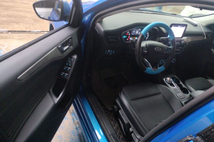 福特 福克斯 2020款 三厢 EcoBoost 180 自动锋潮型中控内饰20