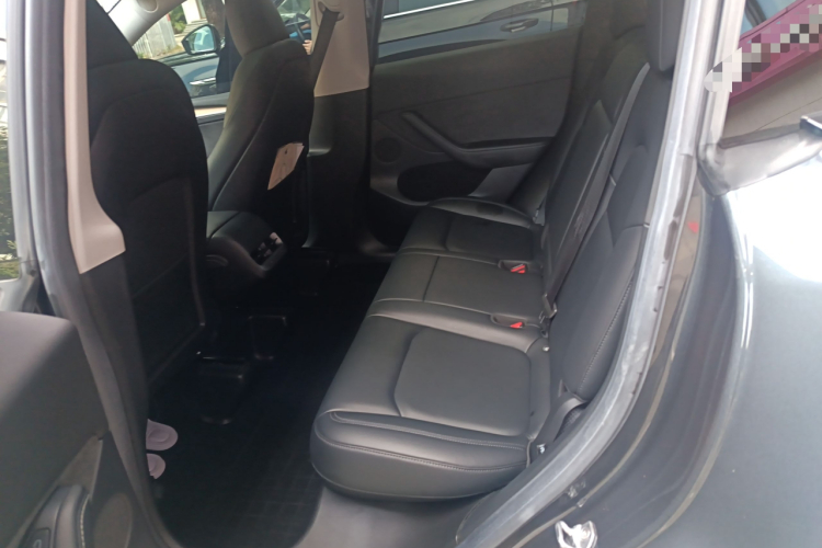 特斯拉 Model Y 2022款 后轮驱动版中控内饰21