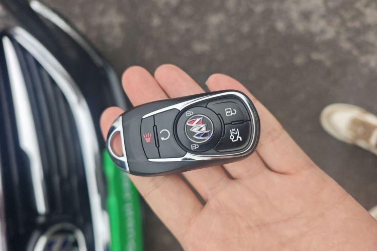 别克 君越 2022款 552T 豪华型中控内饰11