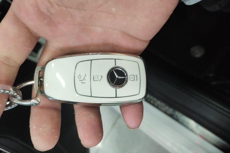 奔驰A级 2021款 A 200 L 运动轿车动感型中控内饰11